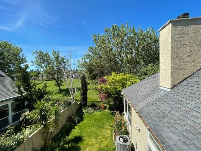 Building Photo - 2148 Falcon Ridge Dr