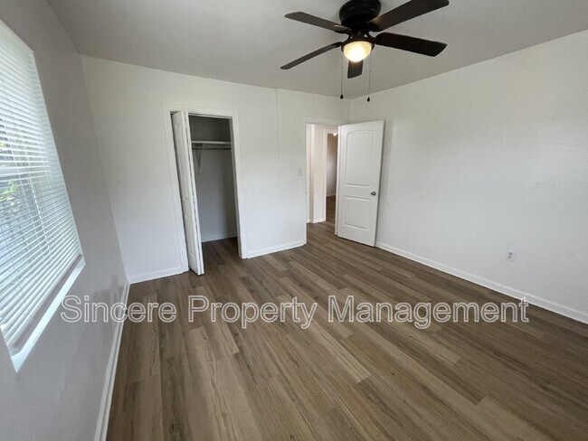 Building Photo - 2023 NW 40th St