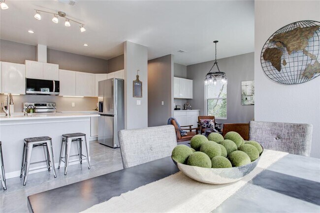 Building Photo - 505 Chantilly Ln