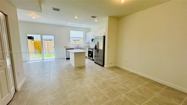 Building Photo - 2632 SE 27th Dr