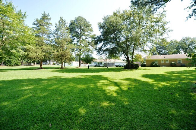 Building Photo - STUNNING 3 BEDROOM RANCH WATERFRONT HOME ON 1 ACRE W/ 1 CAR GARAGE!!