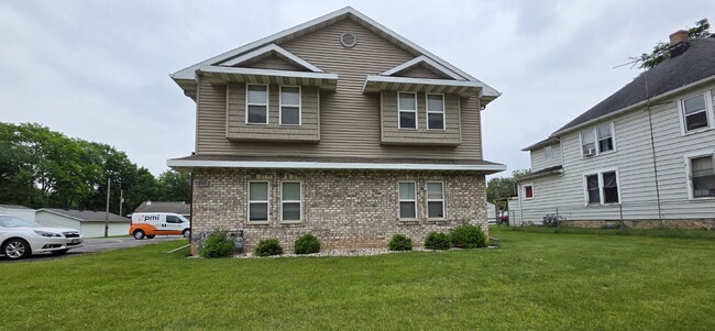 Building Photo - Charming 2 Bedroom  in the Heart of Black ...