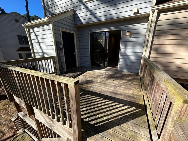 Building Photo - 6528 Thetford Ct