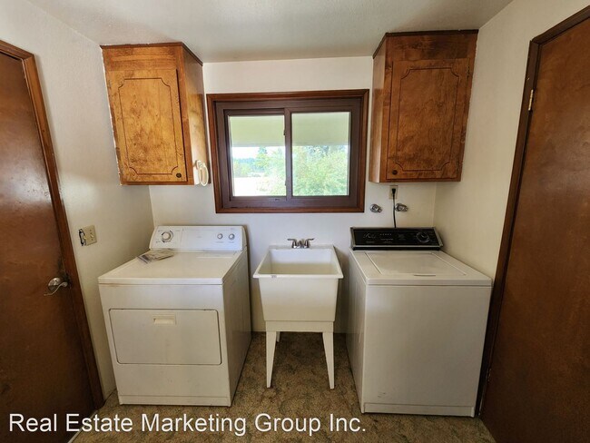 Building Photo - 3 br, 2 bath House - 2412 Eureka Ave