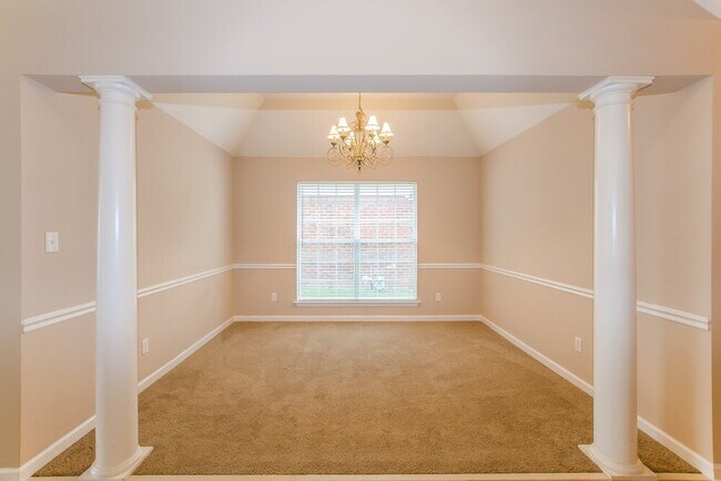 Building Photo - 938 Classic Cove