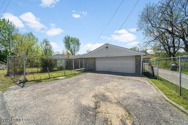 Building Photo - 3319 Vetter Ave