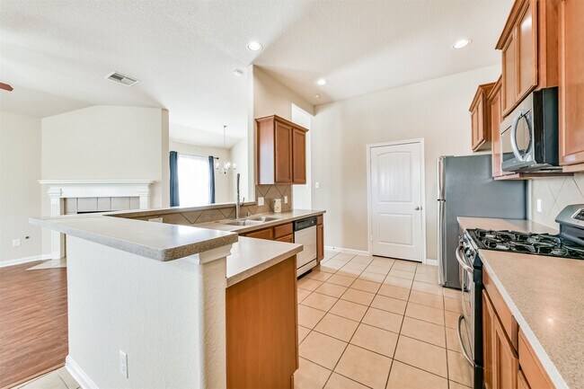 Building Photo - 7201 Valentine Ln