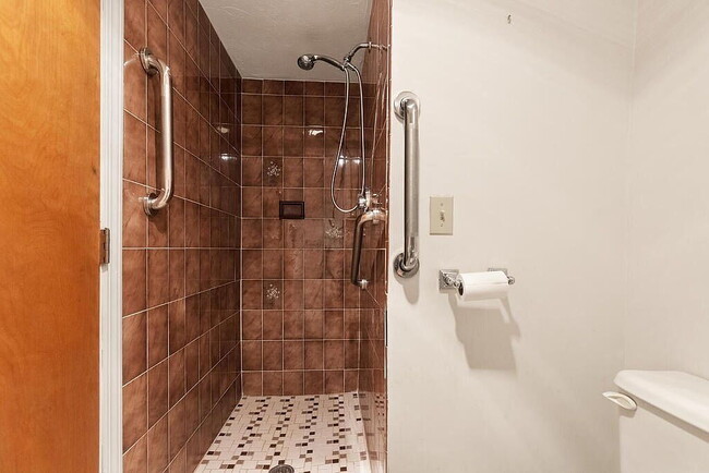 Building Photo - 100 High St