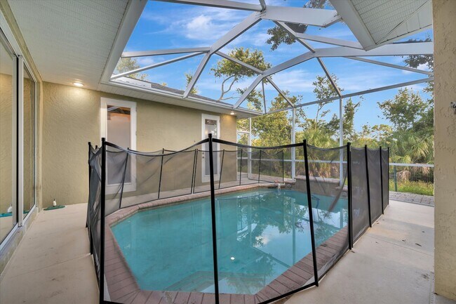 Building Photo - Beautiful 4 bed/ 2.5 bath Rental ~ Sarasota