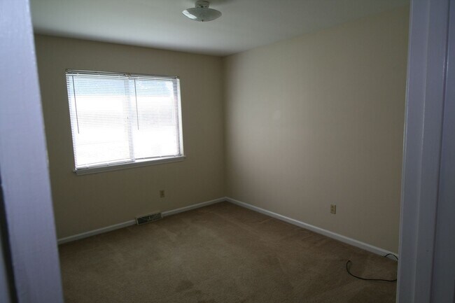 Building Photo - Ranch Home located in Park Hills    260224