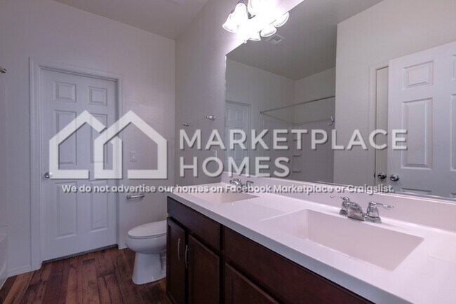 Building Photo - 5309 S 18th Pl