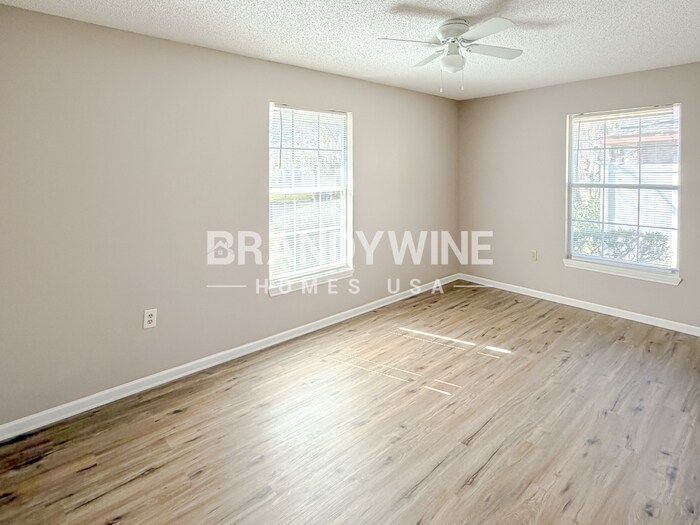 Building Photo - 4965 Reginald Rd