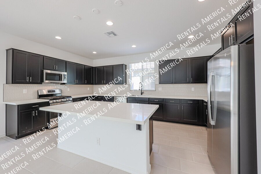 Building Photo - 3768 N 99th Dr
