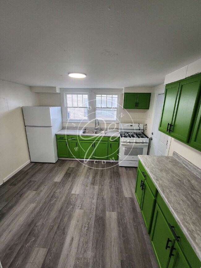 Building Photo - Spacious 3 bed 1 bath 2 story home with