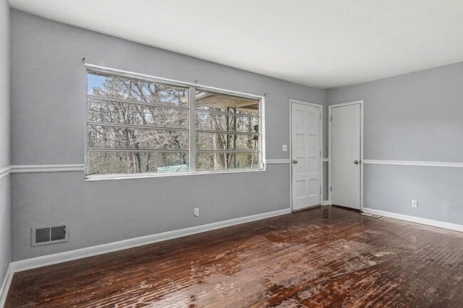 Building Photo - 1147 Oakley Dr