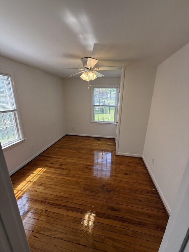 Building Photo - 3 bd 2 ba House