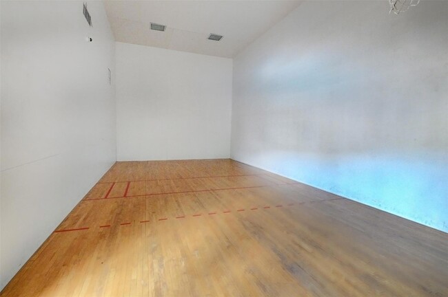 Building Photo - 923 Villa Cir