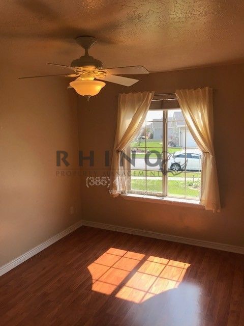 Building Photo - 1919 N Sego Lilly Dr