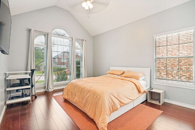 Building Photo - "Spacious 3-Bedroom Gem with 2 Full Baths in Garland – 2276 Sq Ft of Comfort Awaits!"