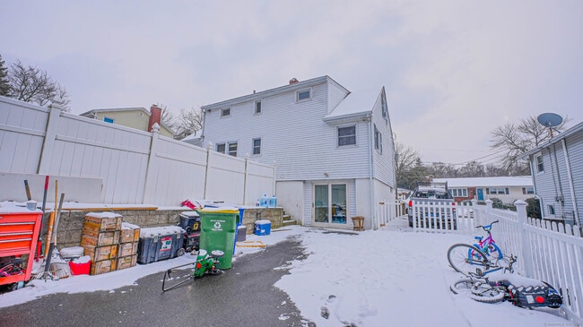 Building Photo - 92 Plainfield Dr