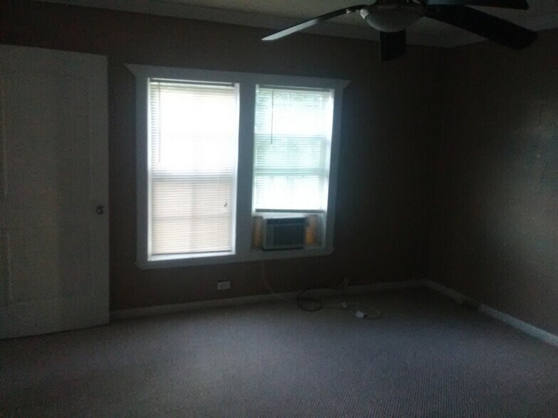 Building Photo - 120 W DARBY ST