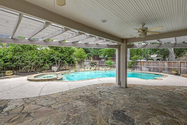 Building Photo - 4602 Gladesdale Park Ln