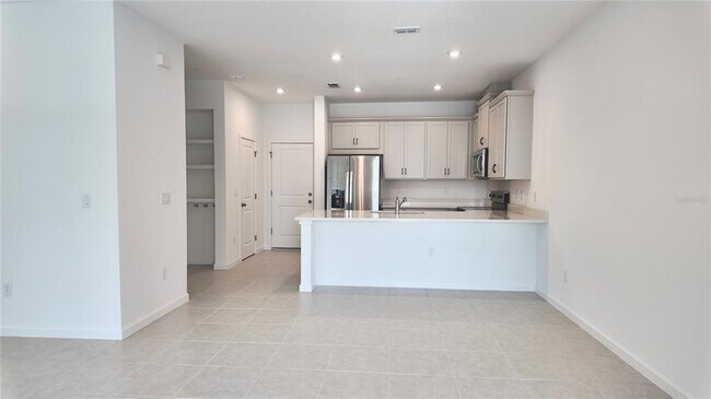 Building Photo - 9875 Walkway Dr