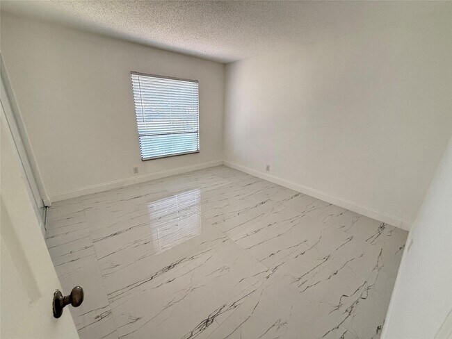 Building Photo - 7400 SW 11th Ct