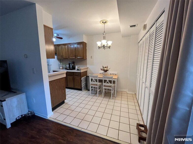 Kitchen - 456 River Rd