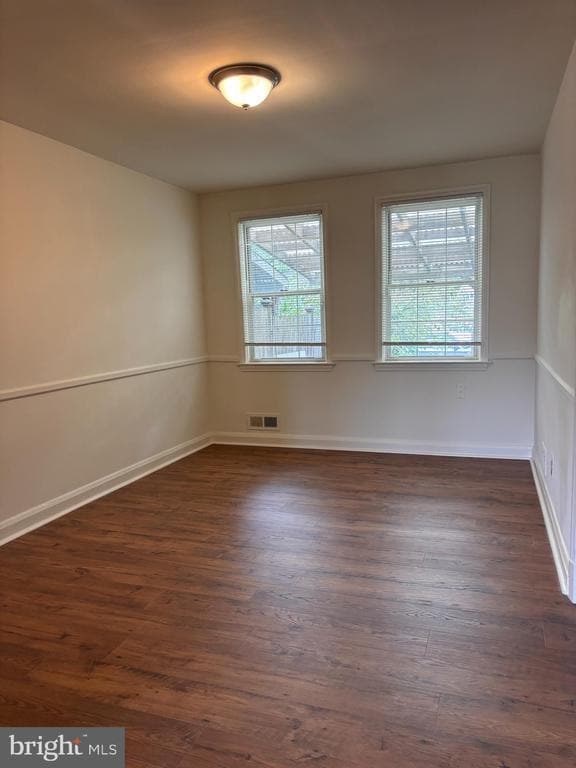 Building Photo - 1628 Thetford Rd
