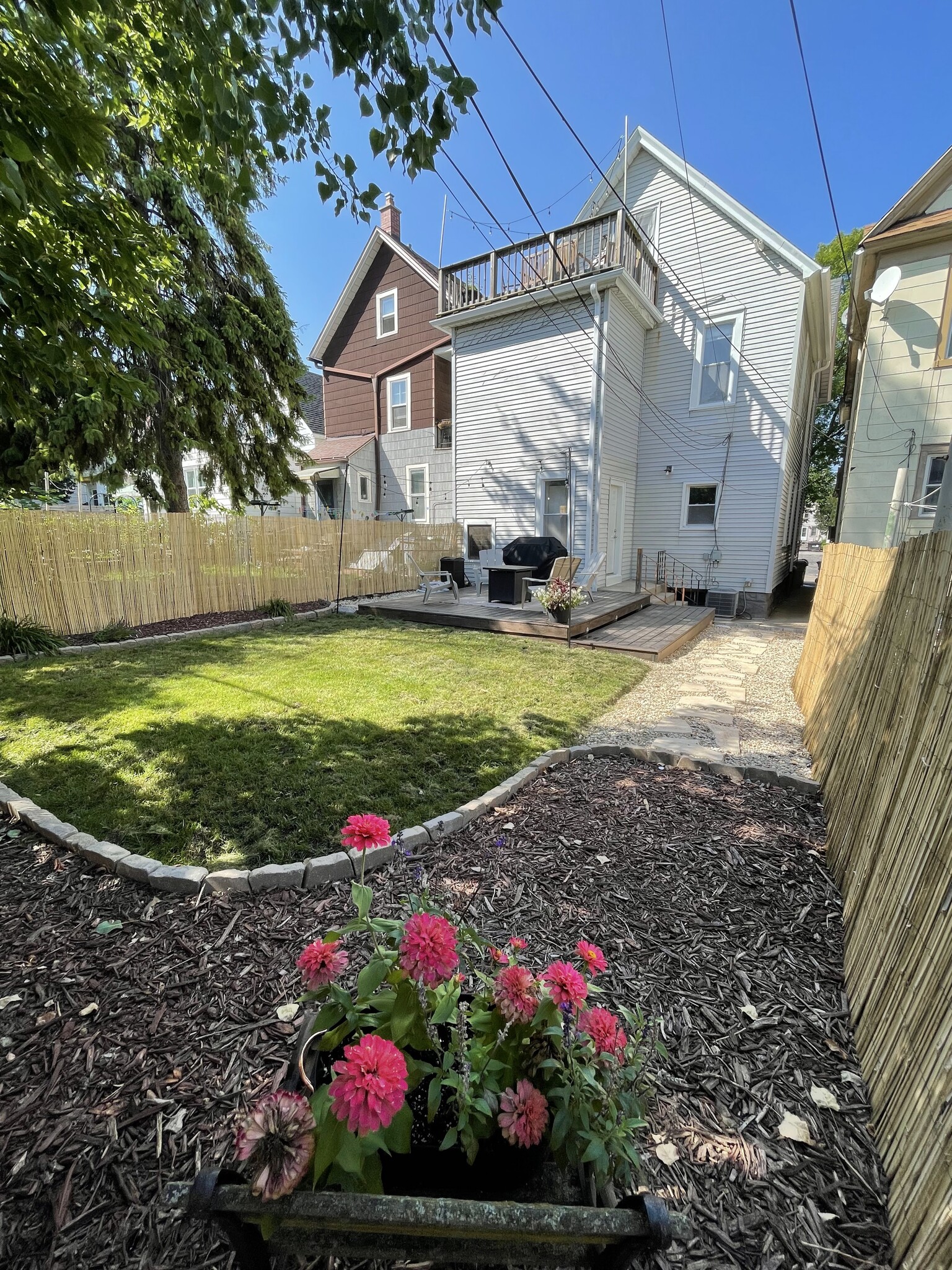 Building Photo - 1025 E Hamilton St