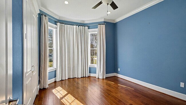 Building Photo - 726 W 30th St