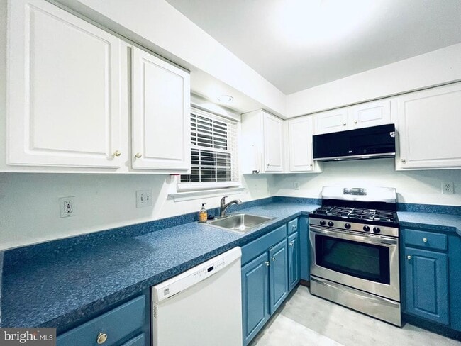 Building Photo - 3005 Creekside Ct