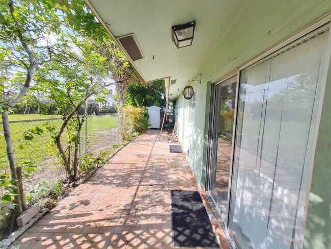 Building Photo - 412 Conniston Rd