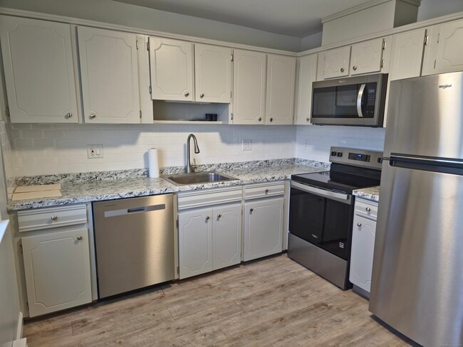 Building Photo - 24 Glenwood Ave