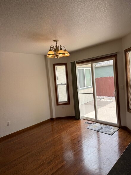 Building Photo - 3011 Ivy Dr