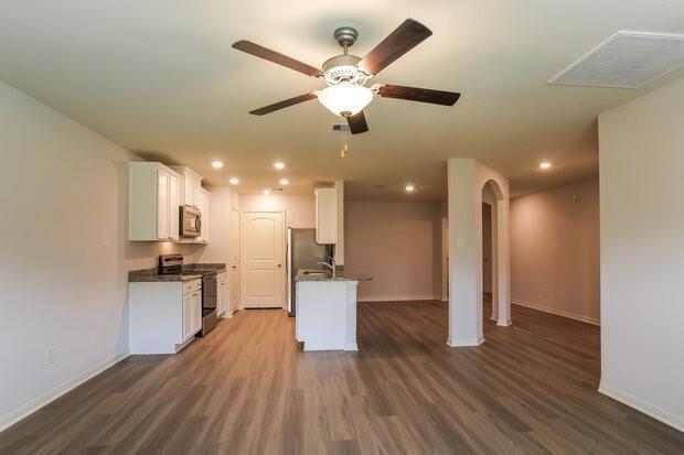 Building Photo - 25401 Cypress Bend Dr