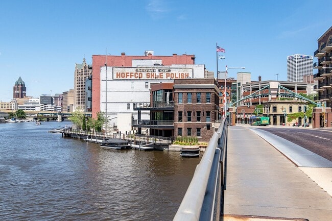 Building Photo - Modern Downtown Milwaukee Condo for Rent