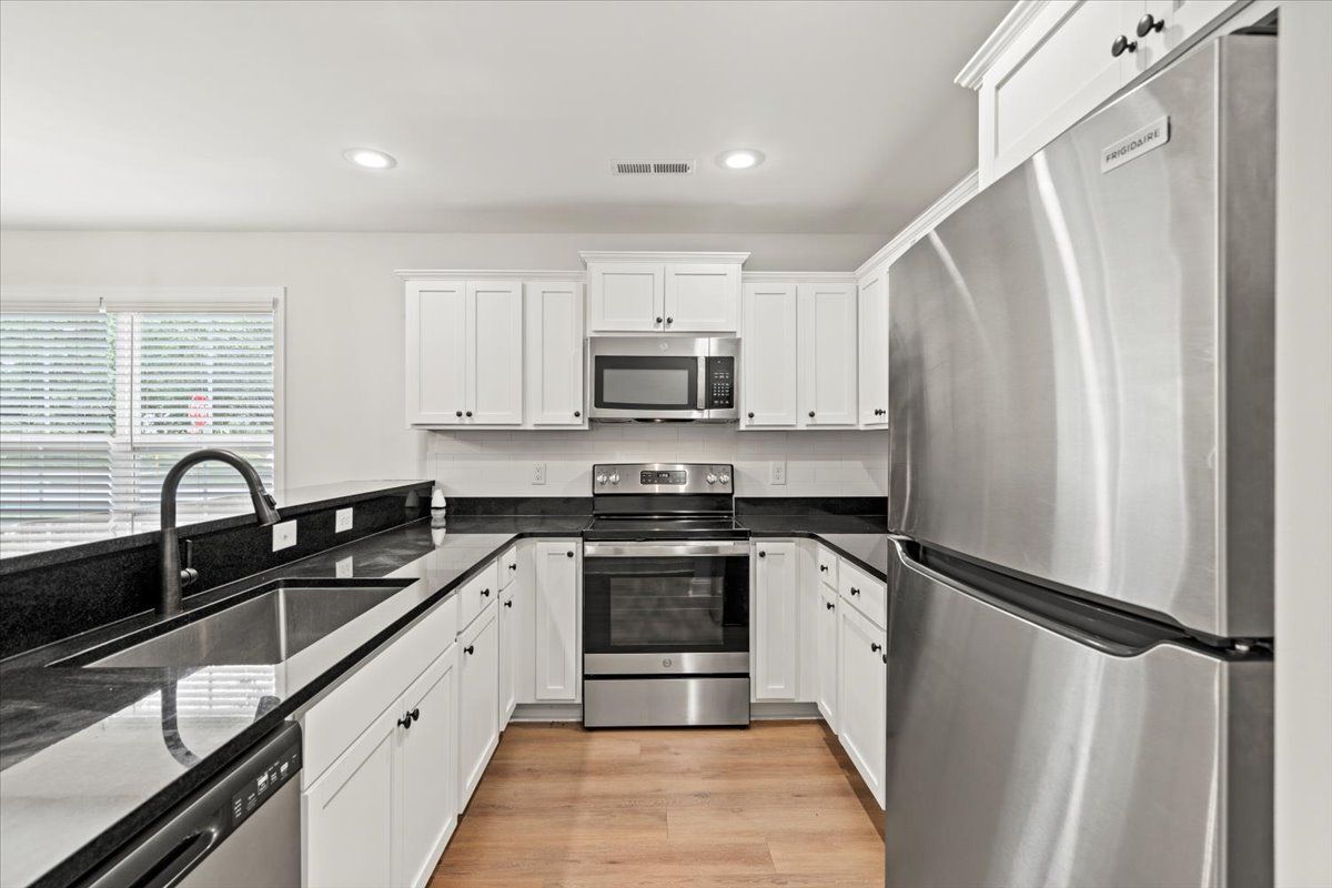 Building Photo - 323 S McQueen St