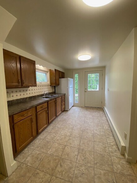 Kitchen - 31 Elm Hill Rd