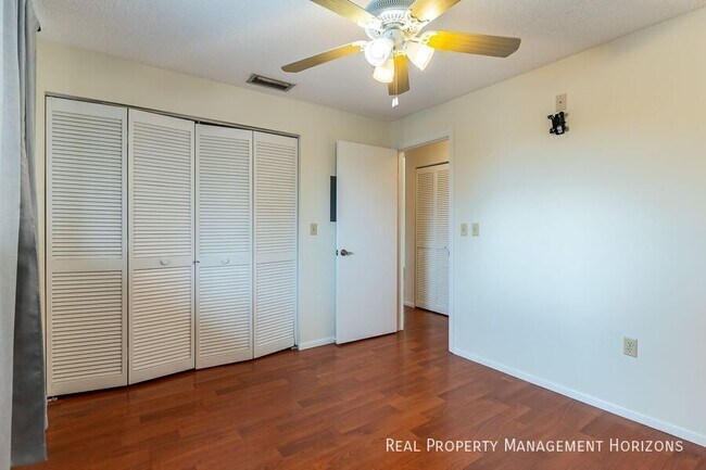 Building Photo - 251 Fenwick Dr