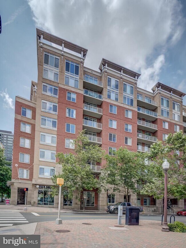 Building Photo - 820 N Pollard St
