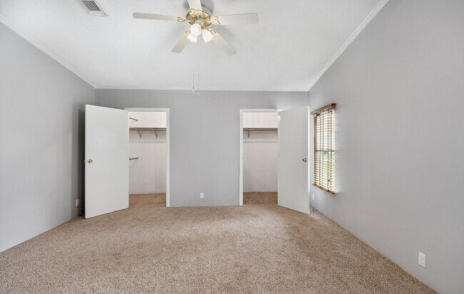 Building Photo - 5410 Carriage Trails Dr