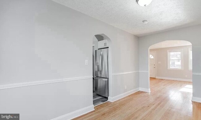 Building Photo - 1046 Elm Rd