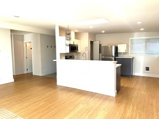 Building Photo - 2 bedroom in Seattle WA 98103