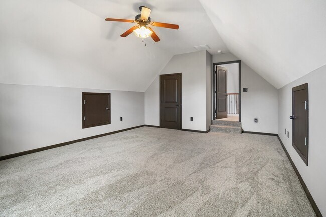Building Photo - 869 E Accipiter Cir