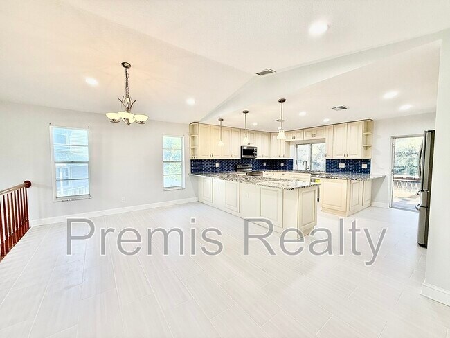 Building Photo - 957 Weathersfield Dr