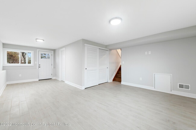 Building Photo - 2 Middlesex Rd