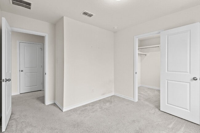 Building Photo - 547 Deer Crest Dr