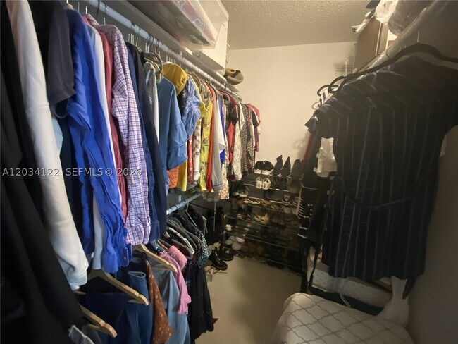 Building Photo - 1200 NE Miami Gardens Dr